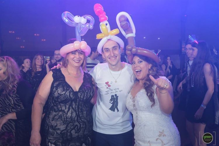 התחיל כבדיחה ונגמר מתחת לחופה 16