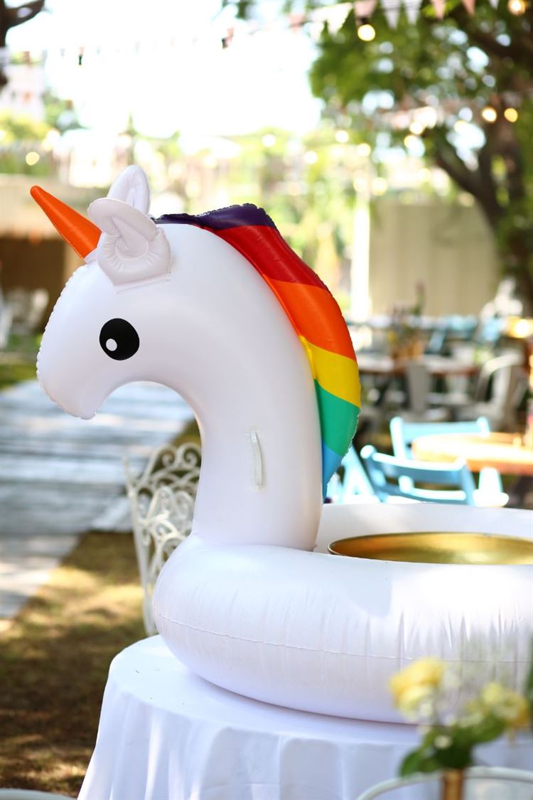 כמה פעמים ראיתם חתן במכנסיים קצרים וסנדלים? 4