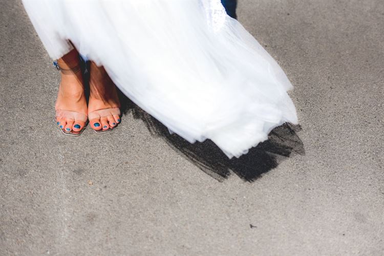 כמה פעמים ראיתם חתן במכנסיים קצרים וסנדלים? 12