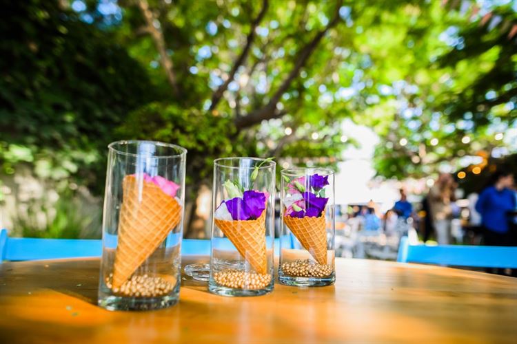 כמה פעמים ראיתם חתן במכנסיים קצרים וסנדלים? 15