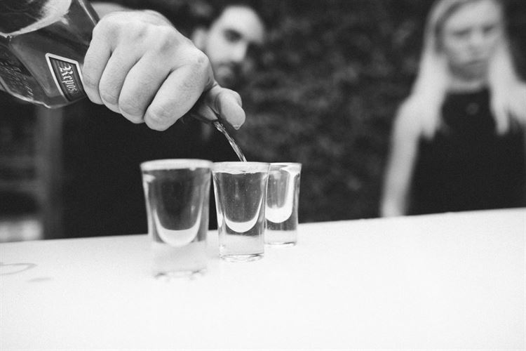 כמה פעמים ראיתם חתן במכנסיים קצרים וסנדלים? 24