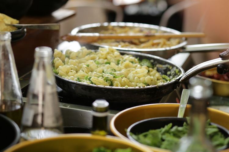 כמה פעמים ראיתם חתן במכנסיים קצרים וסנדלים? 21