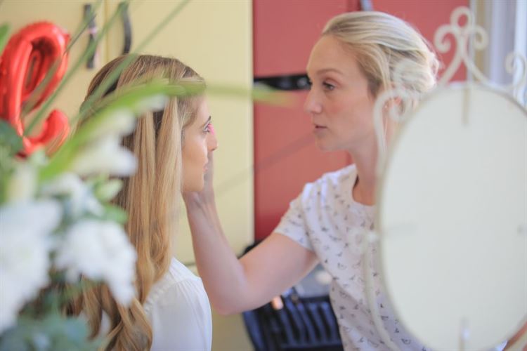 בלי שחשדה: בחרה את הלוקיישן של ההצעה שלה 4