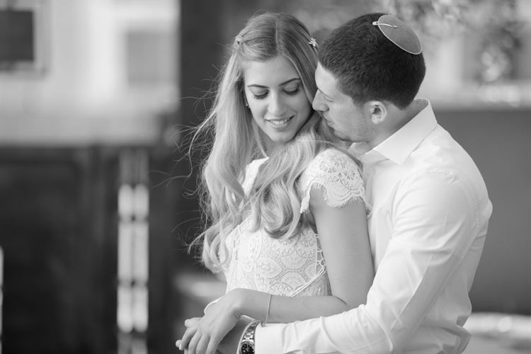 בלי שחשדה: בחרה את הלוקיישן של ההצעה שלה 16