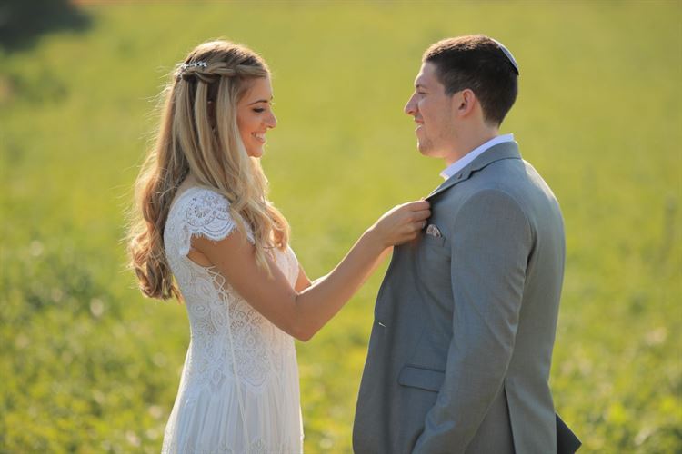 בלי שחשדה: בחרה את הלוקיישן של ההצעה שלה 17