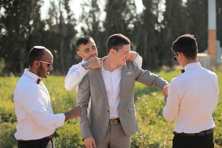 בלי שחשדה: בחרה את הלוקיישן של ההצעה שלה 20