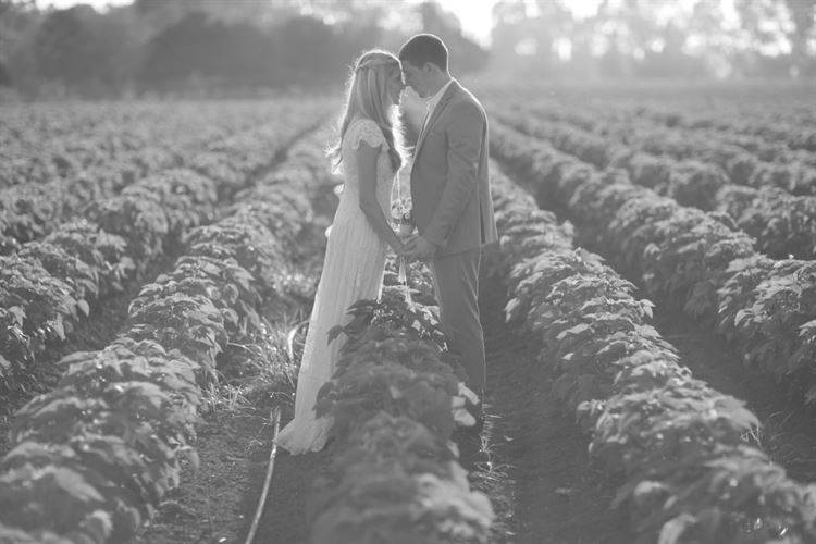 בלי שחשדה: בחרה את הלוקיישן של ההצעה שלה 23