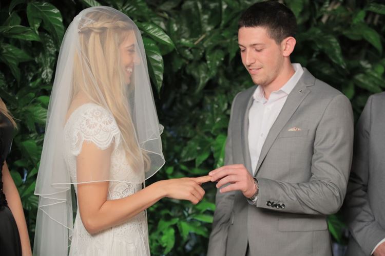 בלי שחשדה: בחרה את הלוקיישן של ההצעה שלה 28