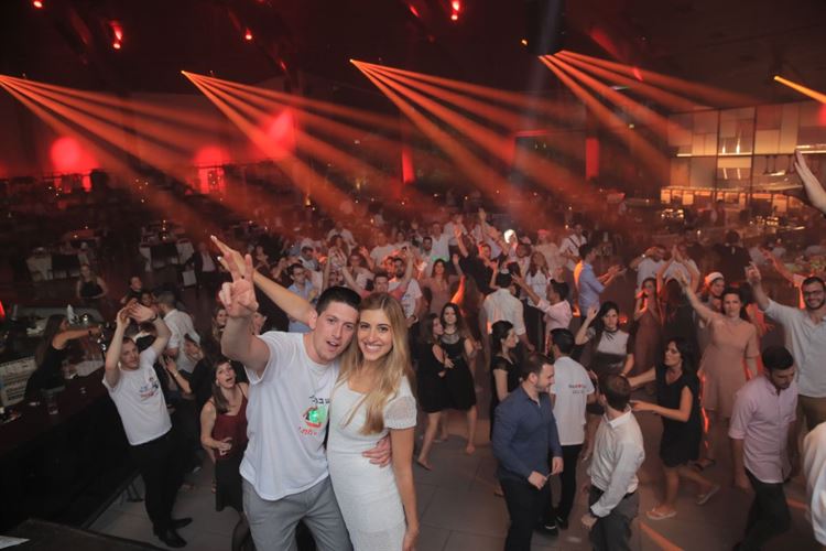 בלי שחשדה: בחרה את הלוקיישן של ההצעה שלה 31