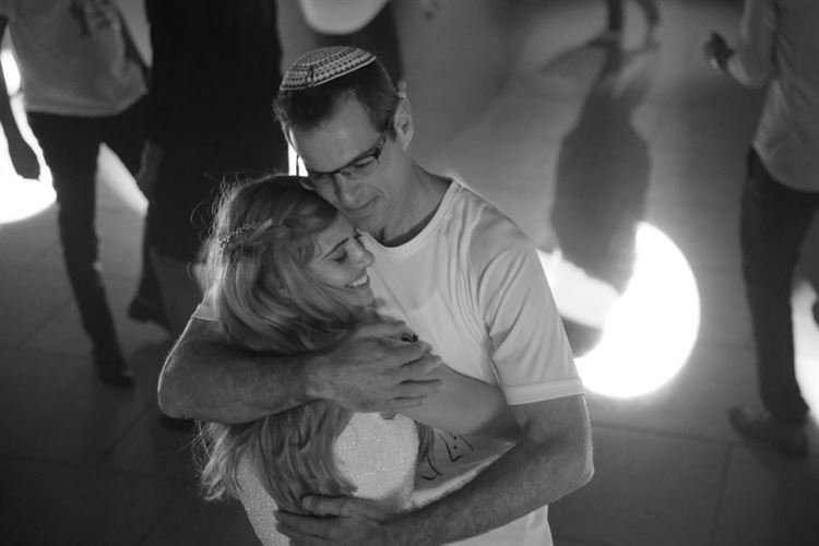 בלי שחשדה: בחרה את הלוקיישן של ההצעה שלה 35