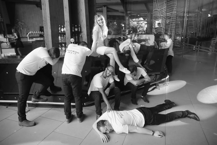 בלי שחשדה: בחרה את הלוקיישן של ההצעה שלה 36