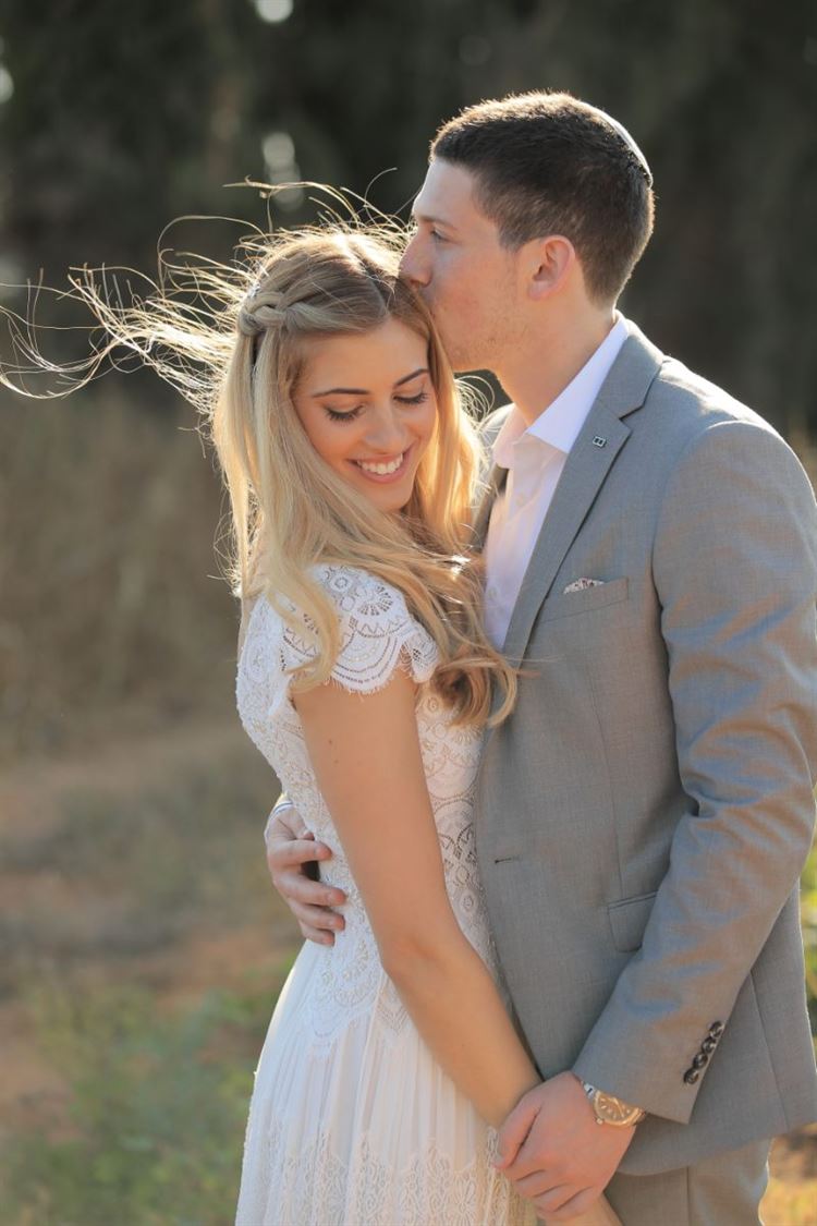 בלי שחשדה: בחרה את הלוקיישן של ההצעה שלה 12