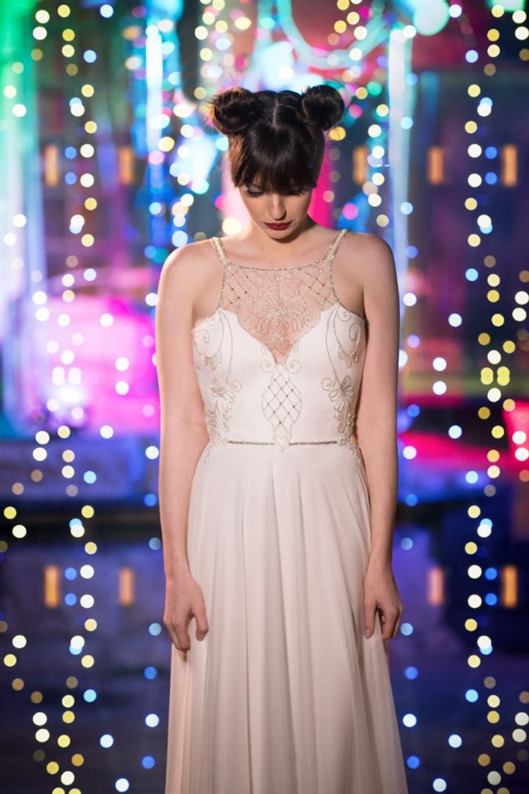 איך נראה קטלוג שמלות כלה שצולם בחושך? 2