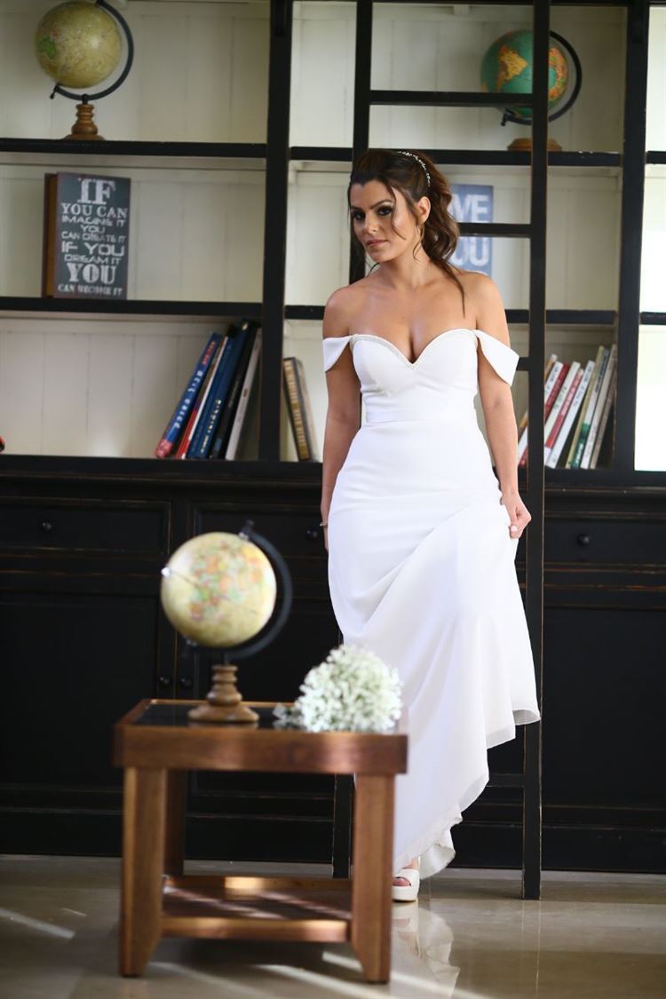 דרך בלתי שגרתית להתחיל עם בחורה בבר 18