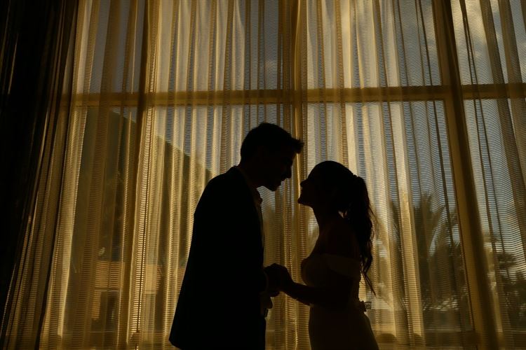 דרך בלתי שגרתית להתחיל עם בחורה בבר 21