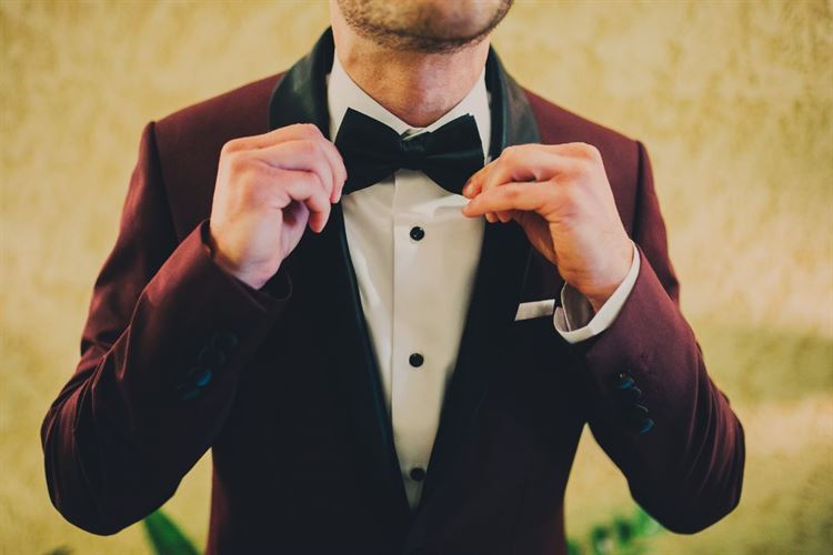 התחפושת שחיברה בין שני אנשים עד לחופה 11