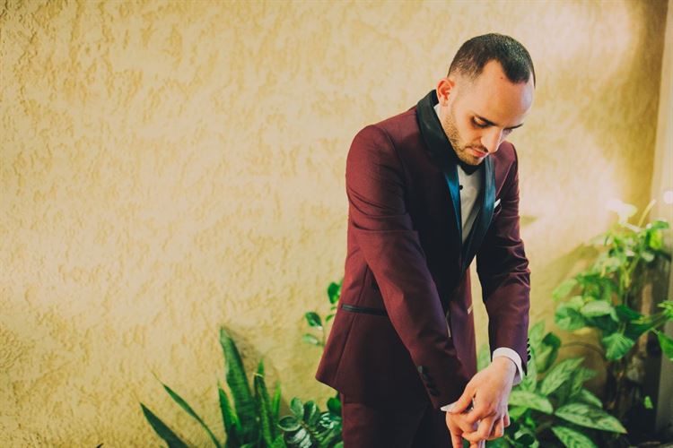 התחפושת שחיברה בין שני אנשים עד לחופה 12