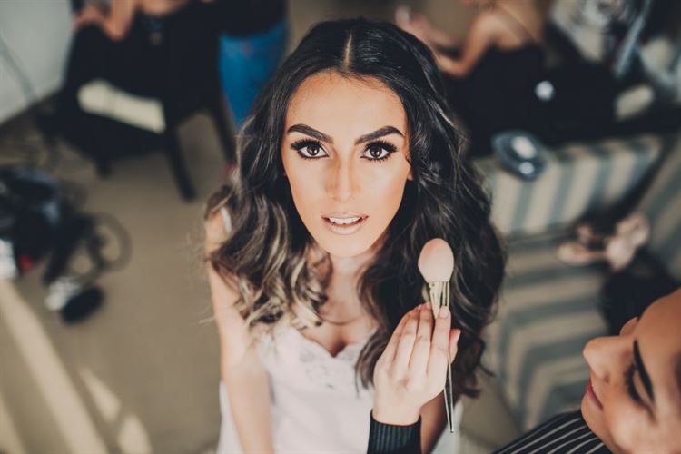 התחפושת שחיברה בין שני אנשים עד לחופה 14