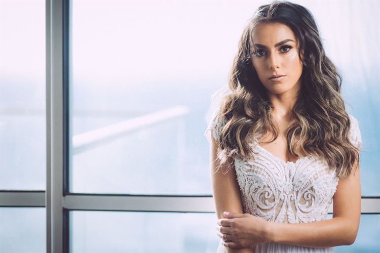 התחפושת שחיברה בין שני אנשים עד לחופה 16