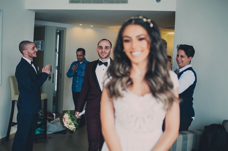 התחפושת שחיברה בין שני אנשים עד לחופה 19