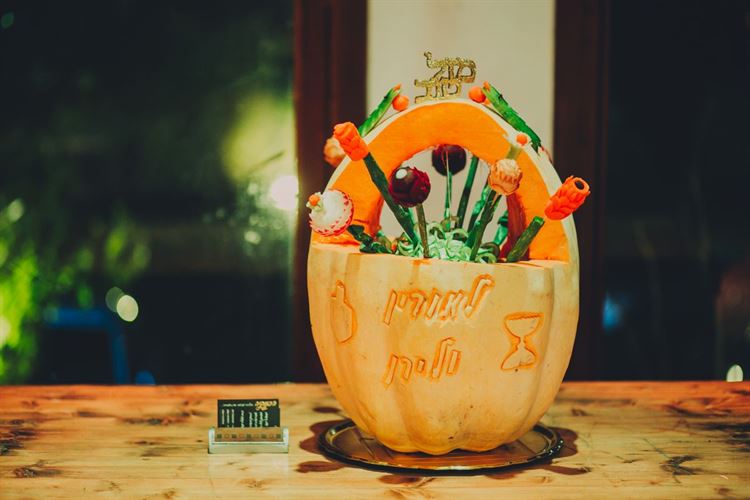 התחפושת שחיברה בין שני אנשים עד לחופה 22