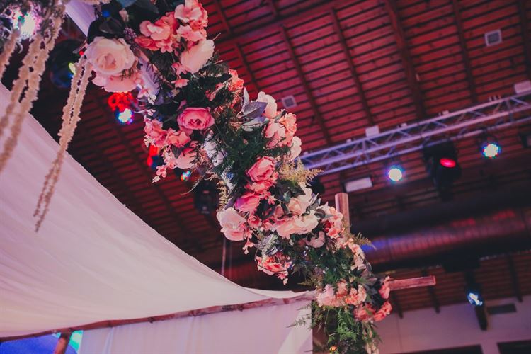 התחפושת שחיברה בין שני אנשים עד לחופה 23