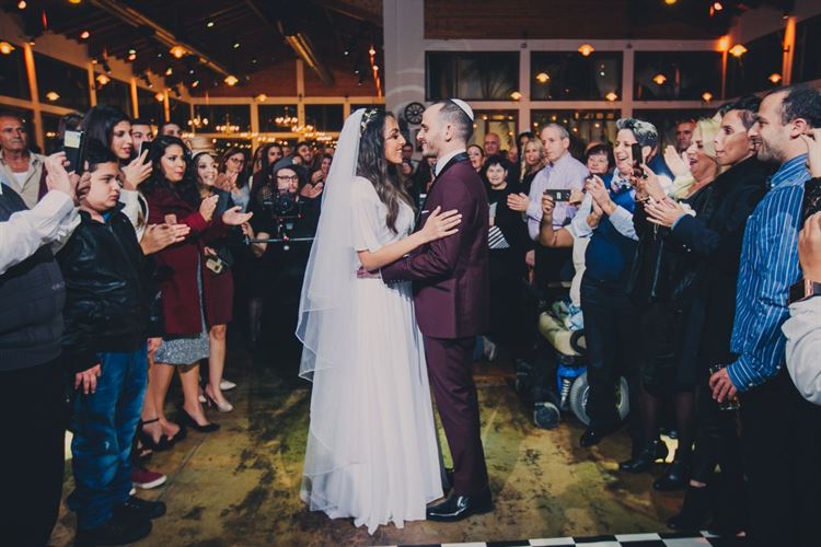 התחפושת שחיברה בין שני אנשים עד לחופה 24