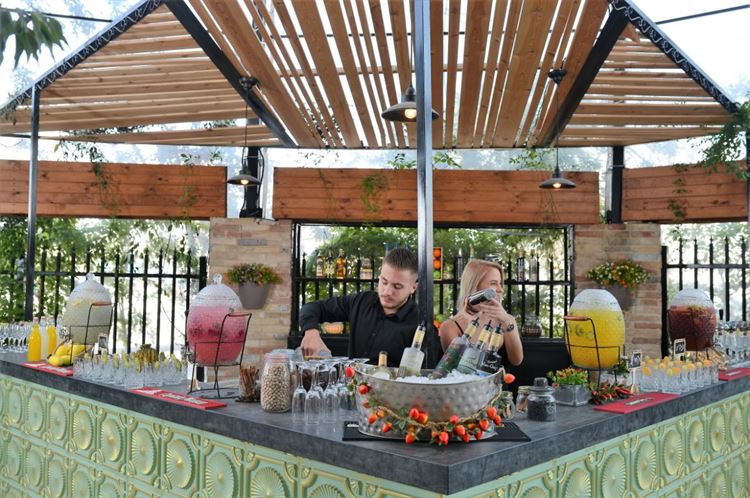 צפו: המתחם האורבני שרק נפתח וכבר הפך להצלחה מסחררת 20