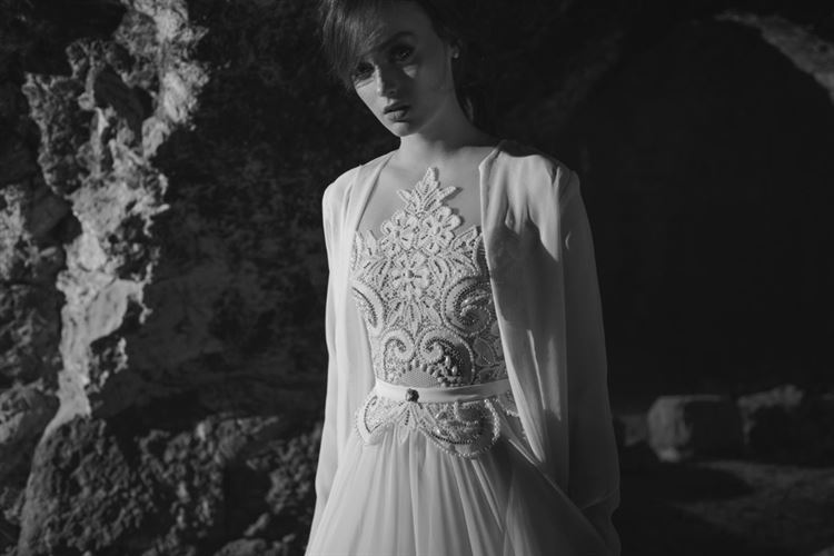 וילונות, מפות ונייר טואלט: חומרי גלם לא שגרתיים לשמלות כלה 3