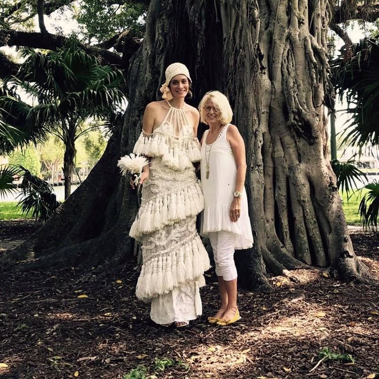 וילונות, מפות ונייר טואלט: חומרי גלם לא שגרתיים לשמלות כלה 4