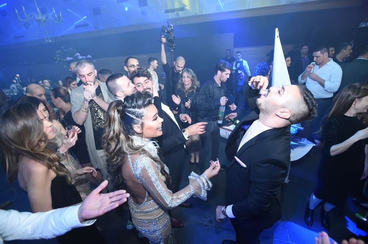 צפו: כך נראית הצעת נישואים כששני בני הזוג תכננו להציע באותו היום 10