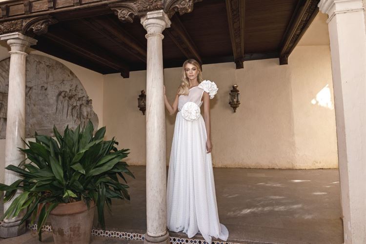 מה הקשר בין 'משחקי הכס' לקטלוג שמלות הכלה הזה? 18