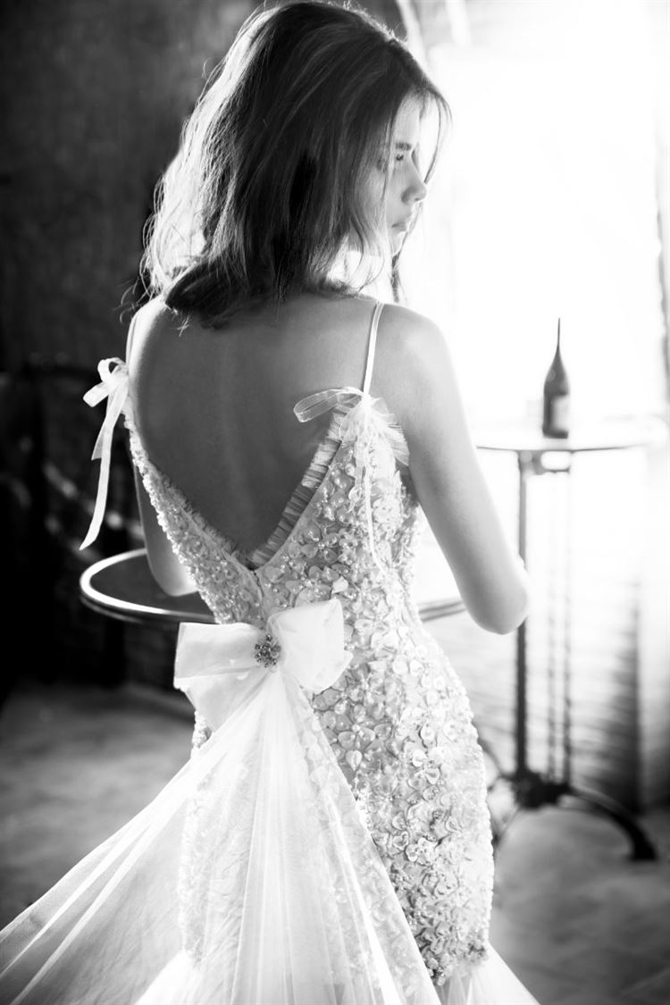 איך נראות שמלות כלה שעוצבו כמחווה ל-Dior? 9