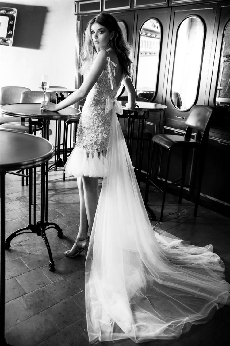 איך נראות שמלות כלה שעוצבו כמחווה ל-Dior? 10