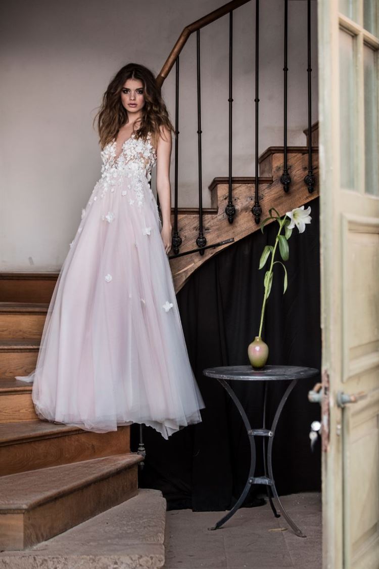 איך נראות שמלות כלה שעוצבו כמחווה ל-Dior? 11