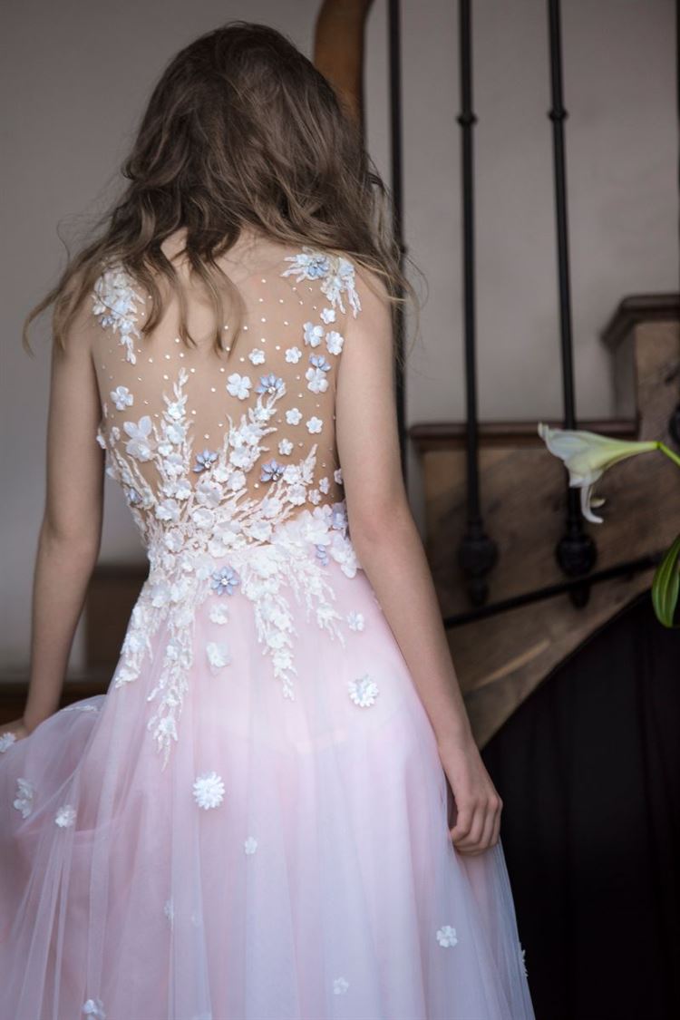 איך נראות שמלות כלה שעוצבו כמחווה ל-Dior? 12