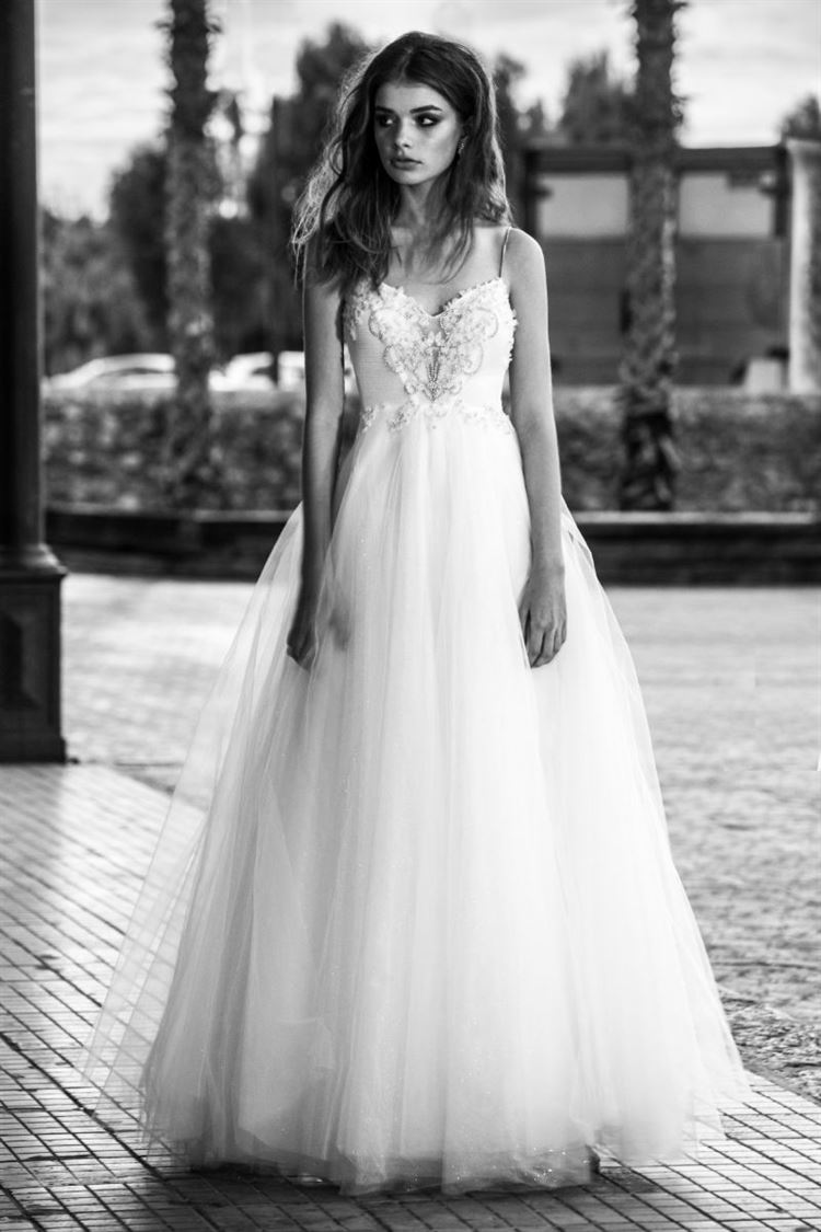 איך נראות שמלות כלה שעוצבו כמחווה ל-Dior? 14