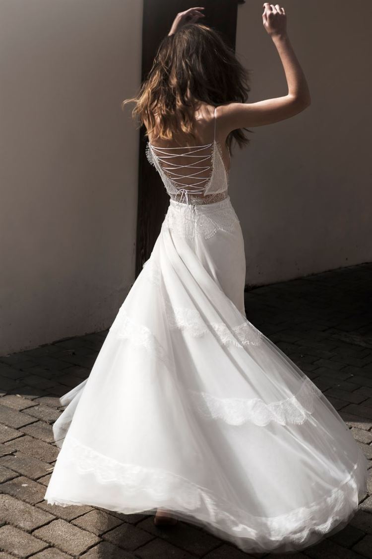 איך נראות שמלות כלה שעוצבו כמחווה ל-Dior? 21