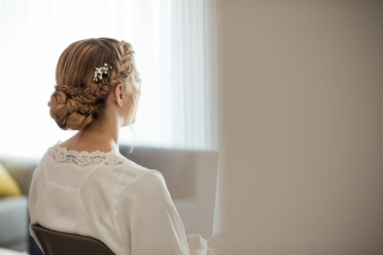 מעצבת השיער הבריזה בדקה ה-90, אבל סיון ביטרמן לא נלחצה, וזאת התוצאה (צילום: תומר מונטיליה)