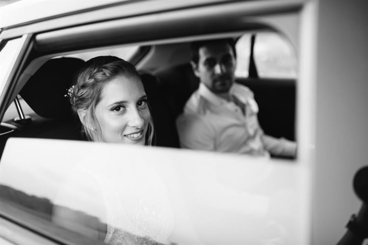 סיון ביטרמן ושי פישר בדרך לגן האירועים אלכסנדר, אז מה מחכה להם שם? (צילום: תומר מונטיליה)