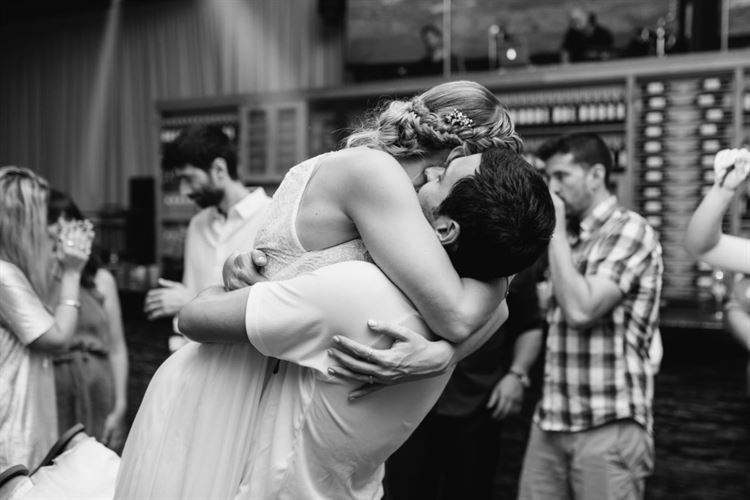 חיבוק אחד שאומר הכל (צילום: תומר מונטיליה)