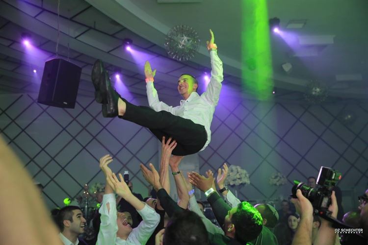 המרוץ להצעה: החתן והכלה מתחרים מי יפתיע ראשון 22