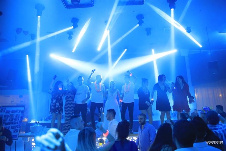 המרוץ להצעה: החתן והכלה מתחרים מי יפתיע ראשון 24