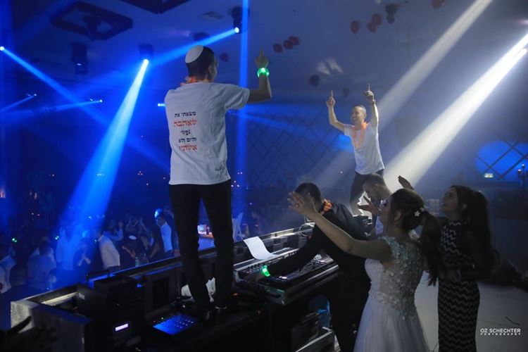 המרוץ להצעה: החתן והכלה מתחרים מי יפתיע ראשון 26