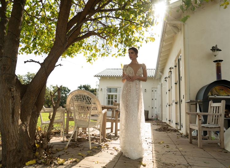 בקרוב אצלה? שיר אלמליח עולה על לבן 8