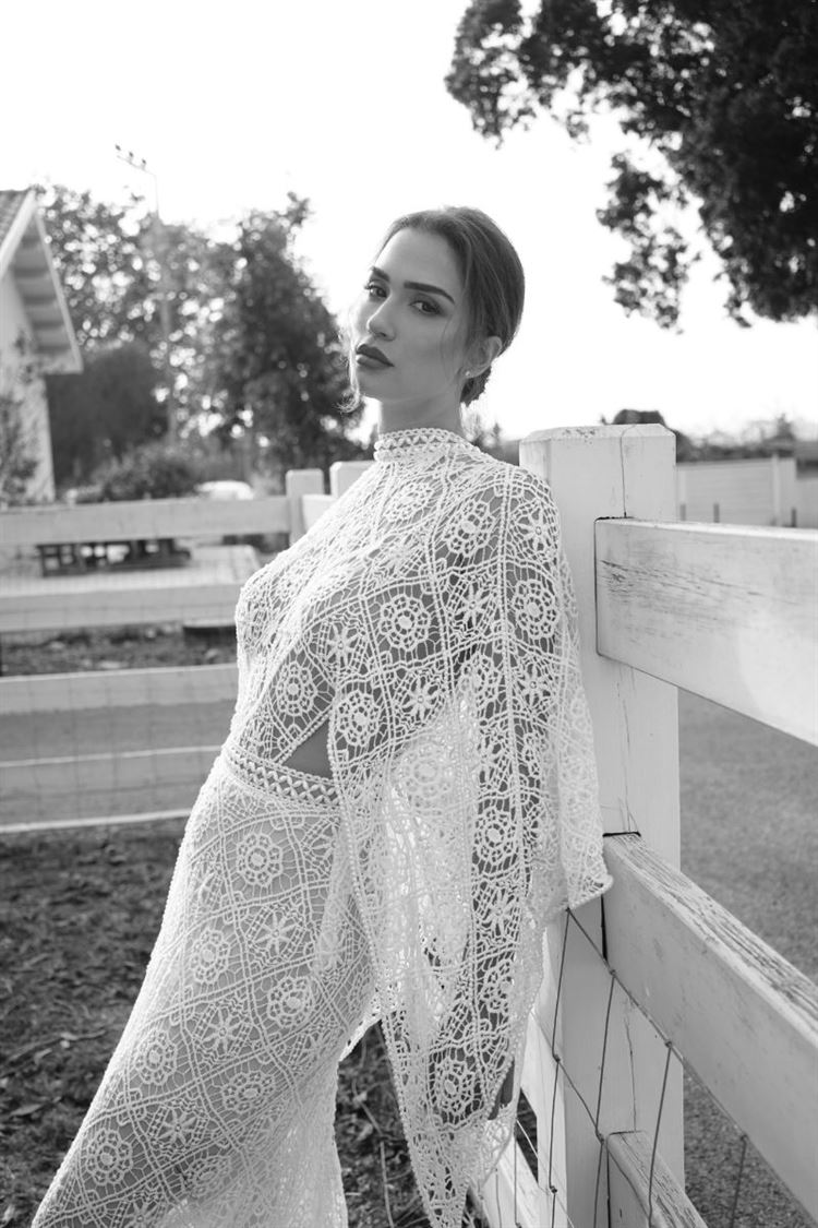 בקרוב אצלה? שיר אלמליח עולה על לבן 15