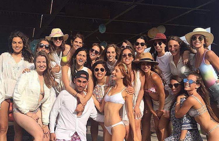 שאלות ומשימות מצחיקות לחבילה עוברת במסיבת רווקות 3