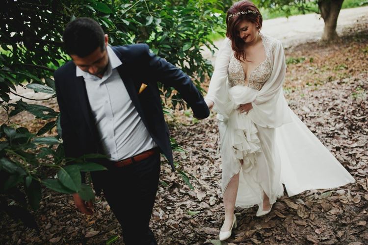 הפעם תורו של בניהו גדליהו לגרור את רעות גבע לחופה (צילום: דימה וזינוביץ')