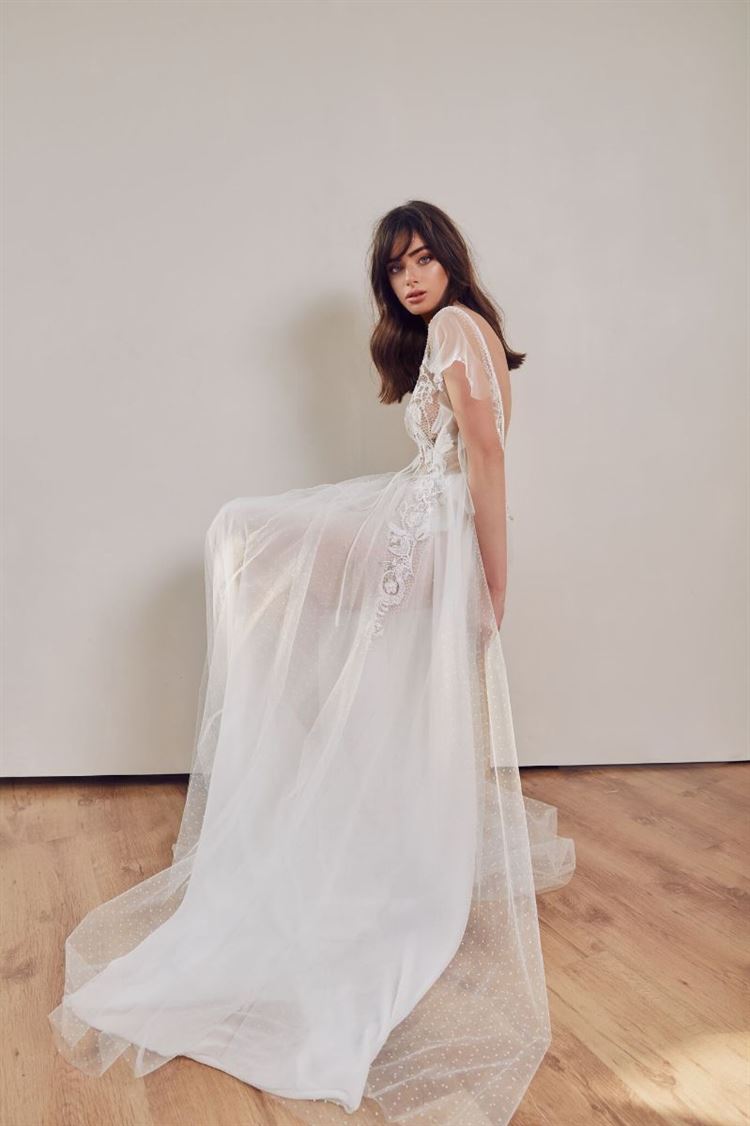 לוליטה את ילדה יפה: הדוגמנית הדתייה וקטלוג שמלות הכלה 19