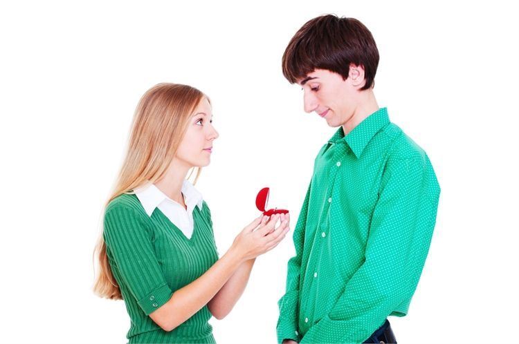 מנפצות את הטאבו: על בנות שמציעות נישואים לבנים 3